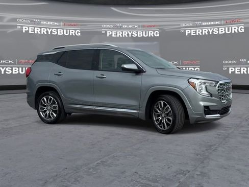 Used 2024 GMC Terrain Denali w/ Denali Premium Package AWD/4WD image 9