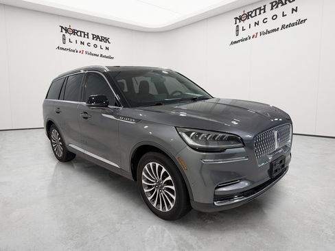 Used 2024 Lincoln Aviator Reserve w/ Elements Package Plus RWD image 7