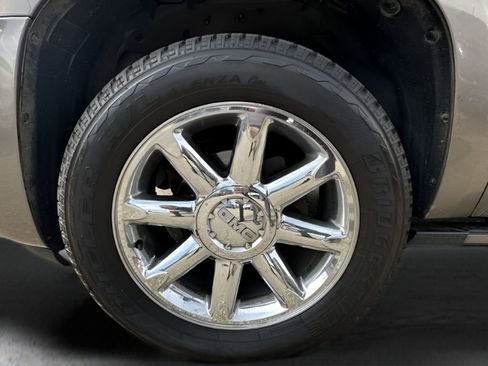 Used 2011 GMC Yukon XL Denali image 27
