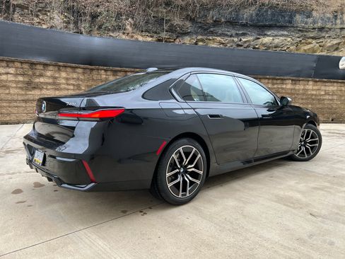 Used 2025 BMW 740i xDrive w/ Premium Package image 3