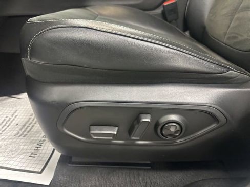 Used 2023 Jeep Grand Cherokee L Laredo AWD/4WD image 11