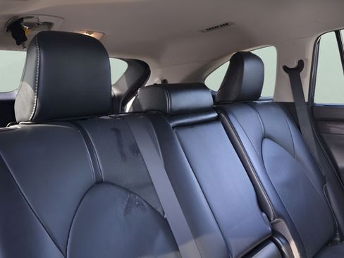 Used 2022 Toyota Highlander Limited AWD/4WD image 16
