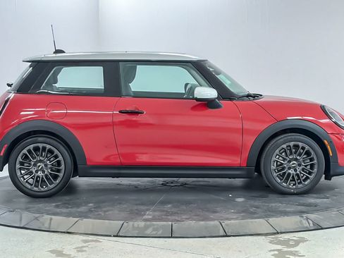 Certified 2025 MINI Cooper 2-Door Hardtop FWD image 8