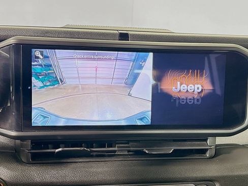 Used 2024 Jeep Gladiator Sport AWD/4WD image 14