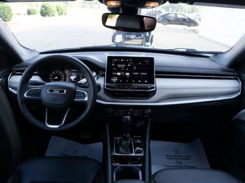 Used 2025 Jeep Compass Limited AWD/4WD image 12
