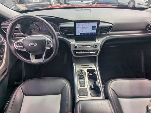 Used 2022 Ford Explorer XLT w/ Equipment Group 202A RWD image 16