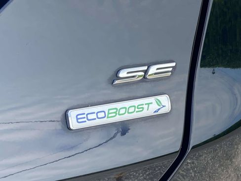 Used 2018 Ford Fusion SE w/ Fusion SE Technology Package FWD image 11
