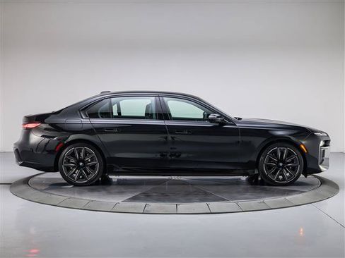 Used 2026 BMW i7 eDrive50 w/ M Sport Package RWD image 6