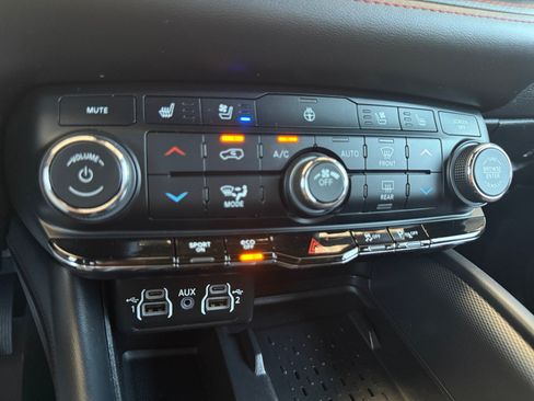 Used 2025 Dodge Durango R/T AWD/4WD image 16