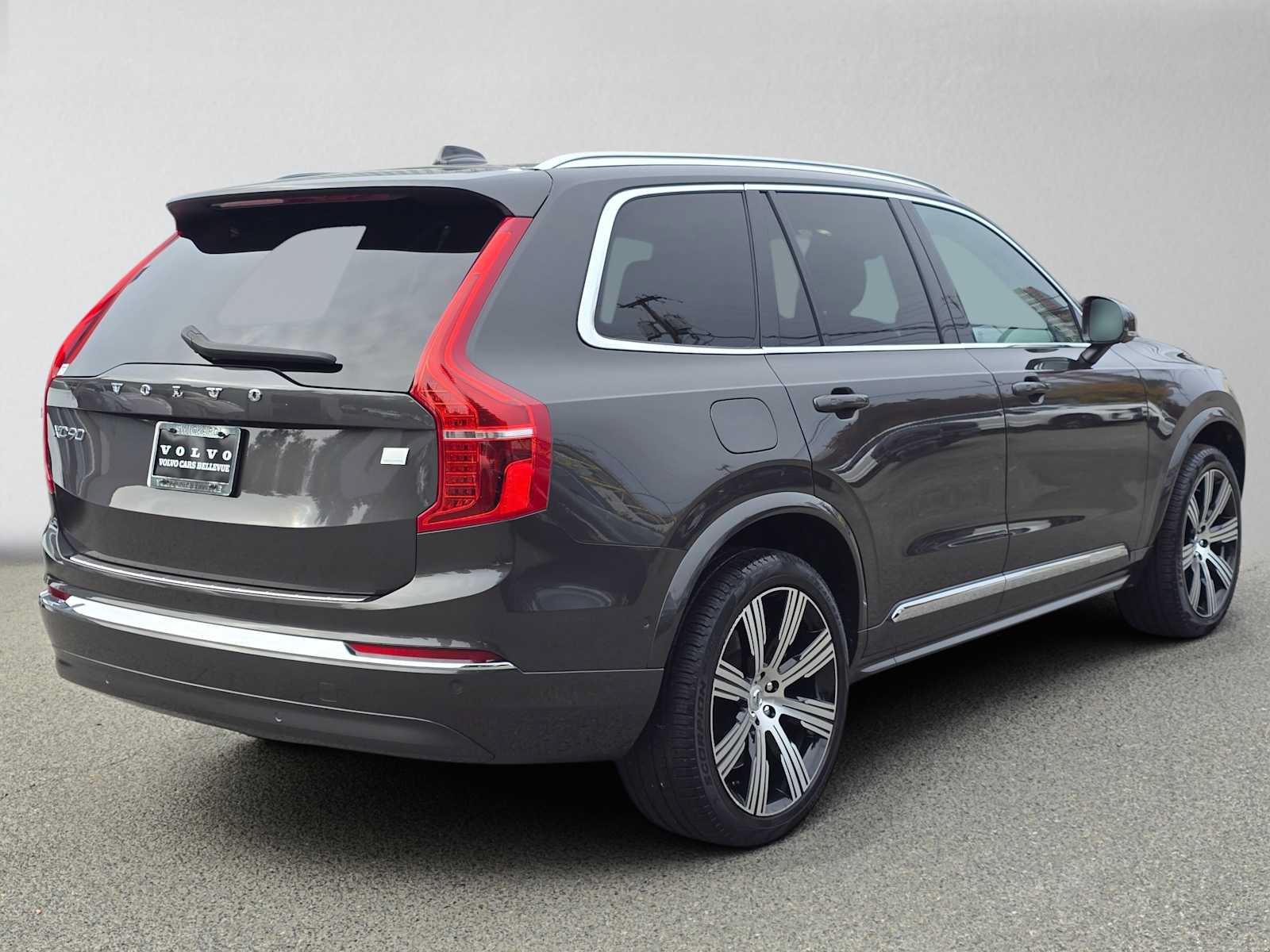 Used 2023 Volvo XC90 T8 Ultimate AWD/4WD image 3