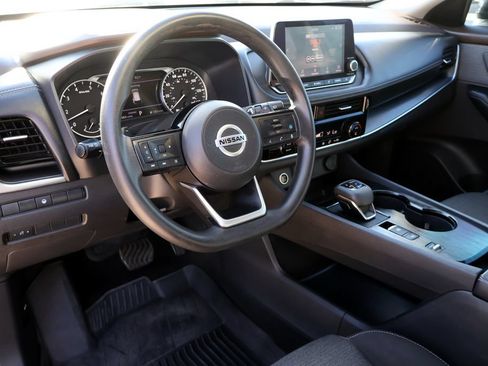 Used 2021 Nissan Rogue SV FWD image 17