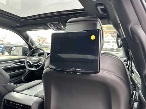 New 2025 Jeep Wagoneer Series II w/ Convenience Group I image 4