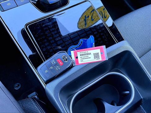 Used 2024 Toyota bZ4X XLE w/ Weather Package image 31