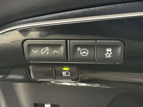 Used 2022 Toyota Prius LE image 37