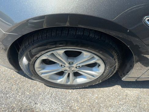 Used 2017 Ford Taurus SEL FWD image 4