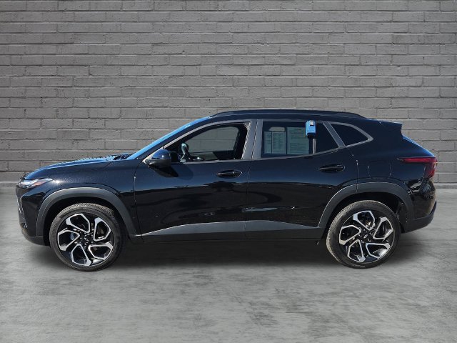 Used 2025 Chevrolet Trax RS w/ Sunroof Package FWD image 2