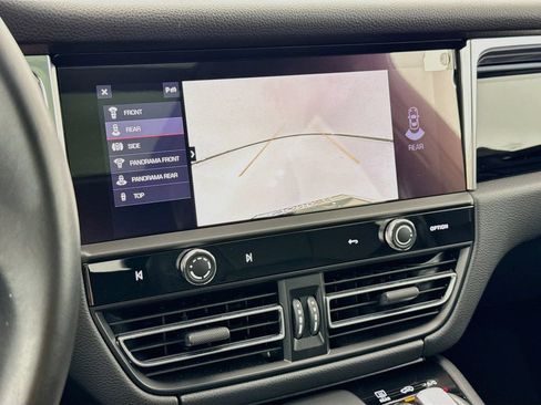 Certified 2025 Porsche Macan AWD/4WD image 20