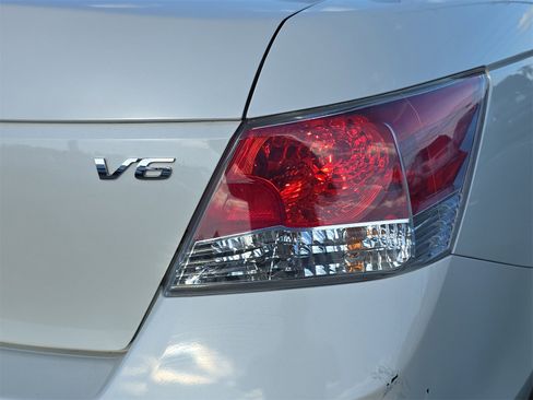 Used 2010 Honda Accord EX-L image 8