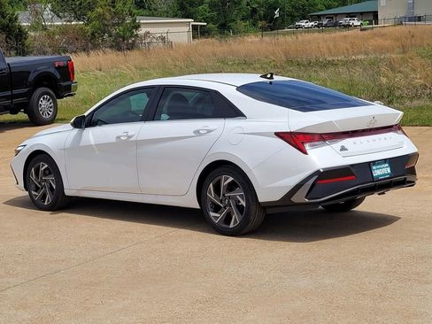 New 2026 Hyundai Elantra Limited FWD image 4