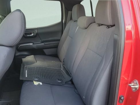 Used 2018 Toyota Tacoma TRD Off-Road AWD/4WD image 10
