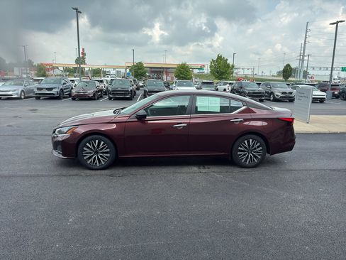 Used 2025 Nissan Altima 2.5 SV FWD image 3