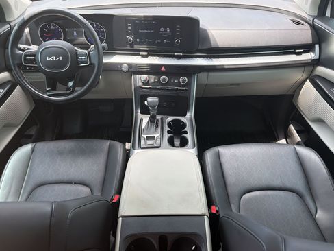 Used 2023 Kia Carnival LX FWD image 15
