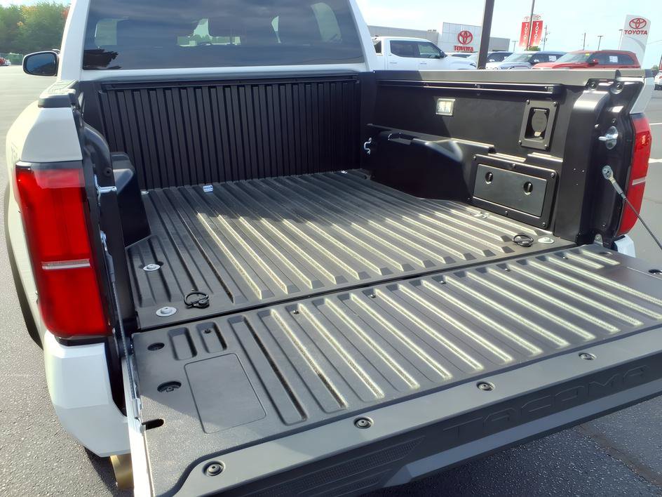 Used 2026 Toyota Tacoma TRD Off-Road AWD/4WD image 10