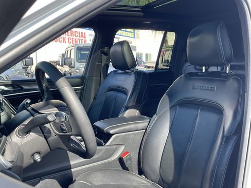 Certified 2023 Jeep Grand Cherokee Overland image 17