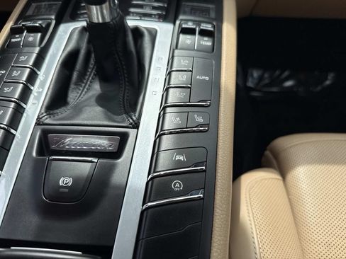 Used 2021 Porsche Macan AWD/4WD image 38