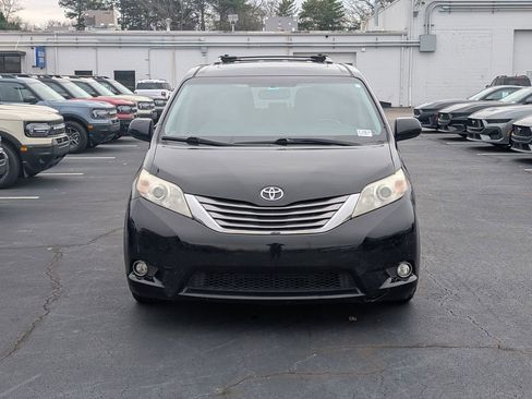 Used 2017 Toyota Sienna L image 7
