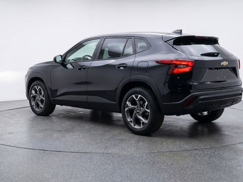 Used 2025 Chevrolet Trax LT FWD image 6