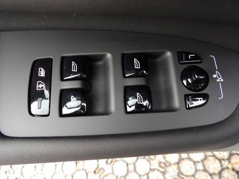 Certified 2025 Volvo XC90 B5 Plus image 14