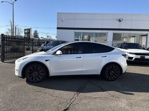 Used 2022 Tesla Model Y Performance image 3