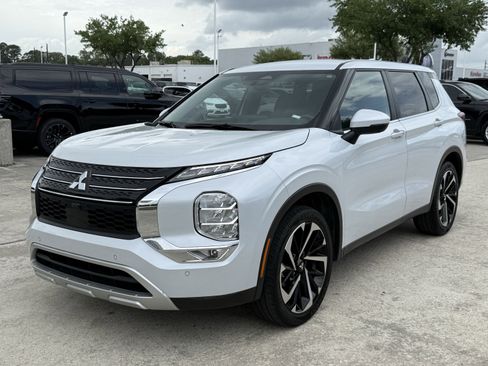 Used 2024 Mitsubishi Outlander SE FWD image 9