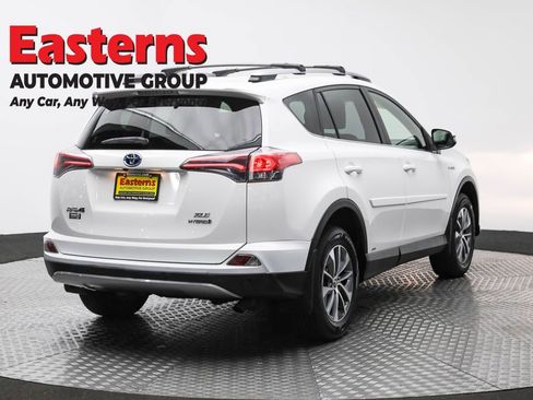 Used 2018 Toyota RAV4 XLE w/ Convenience Package image 5