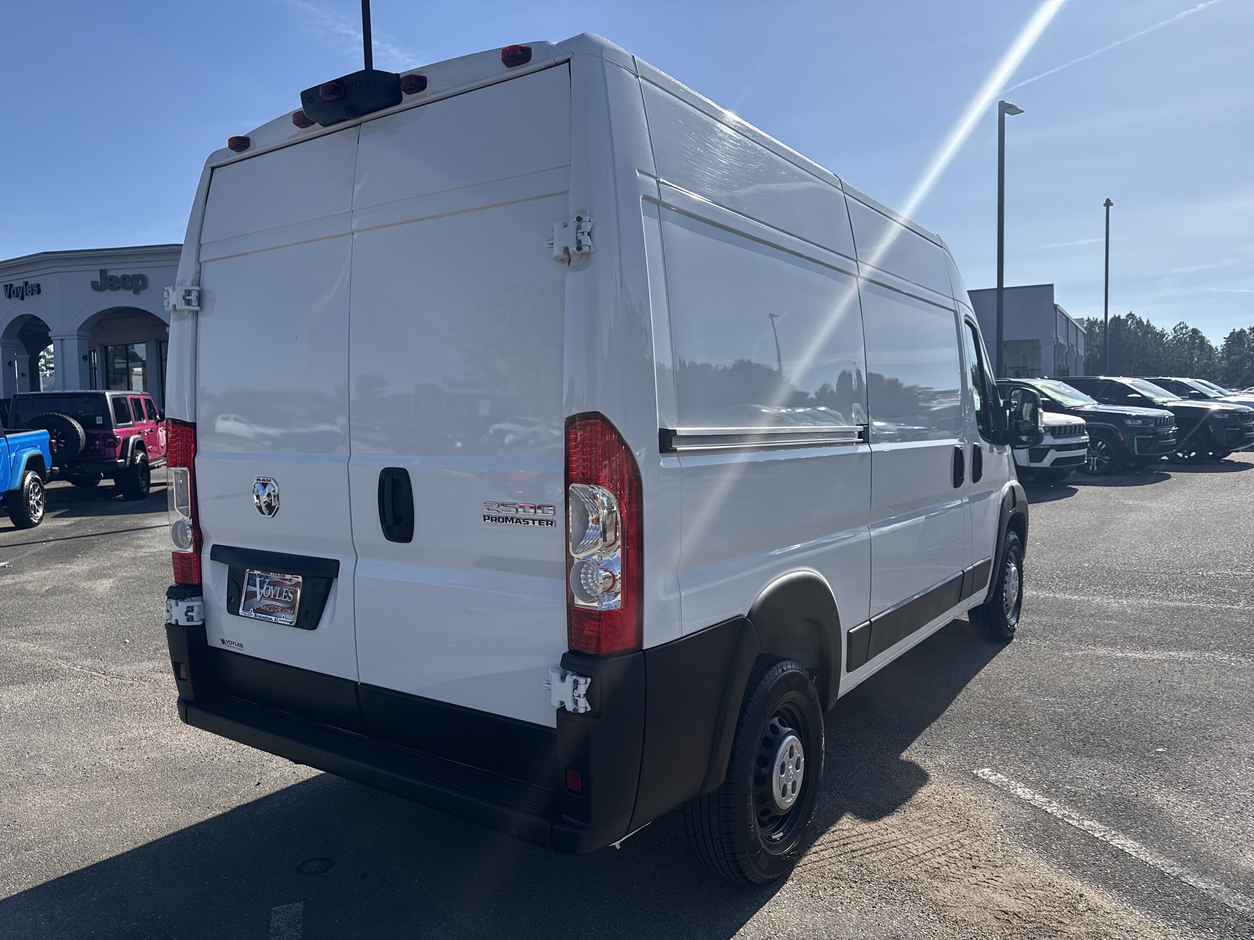 Used 2024 RAM ProMaster 2500 w/ Convenience Group FWD image 7