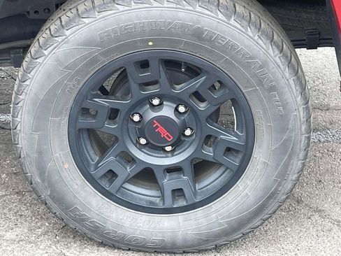 Used 2022 Toyota Tacoma TRD Sport w/ Technology Package image 26