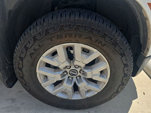 Used 2022 Nissan Frontier SV w/ Technology Package image 4