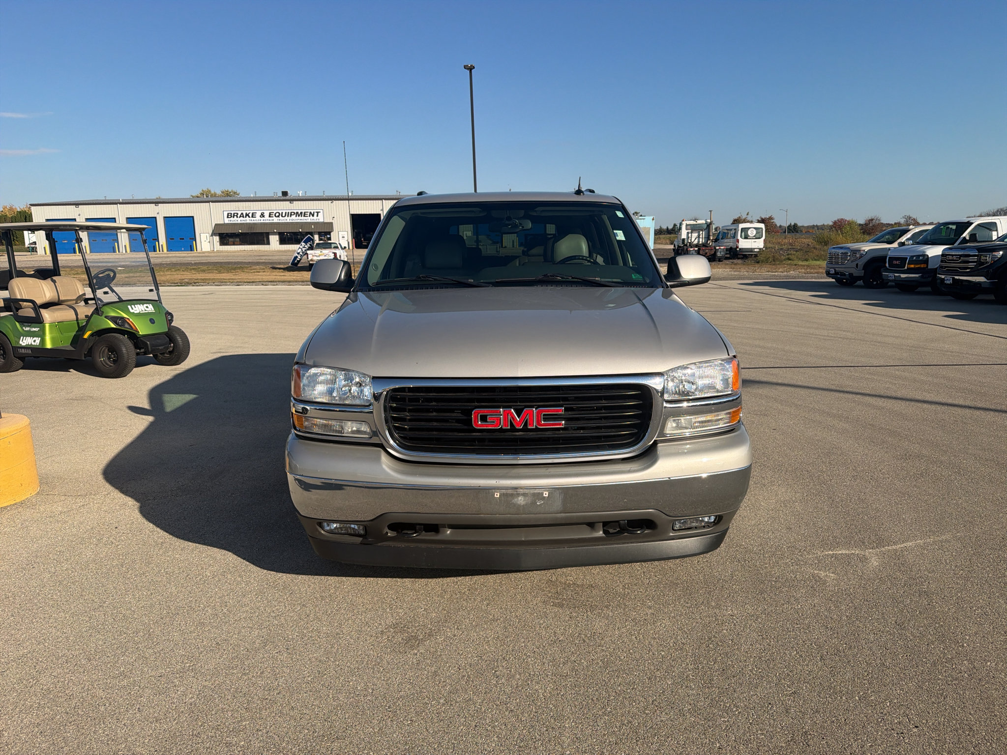 Used 2005 GMC Yukon SLT w/ SLT Preferred Equipment Group AWD/4WD image 12