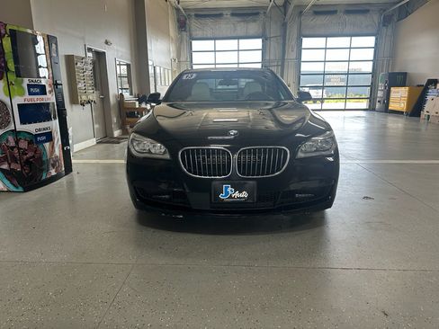 Used 2013 BMW 750i xDrive AWD/4WD image 3