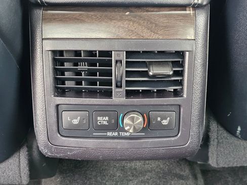 Used 2016 Toyota Avalon Limited image 16