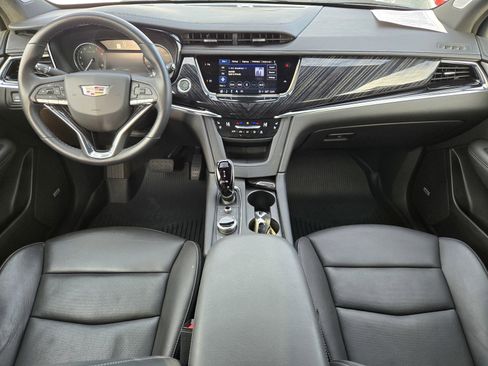 Certified 2025 Cadillac XT6 Premium Luxury image 12