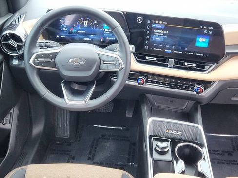 Used 2025 Chevrolet Equinox ACTIV w/ Safety and Technology Package FWD image 27