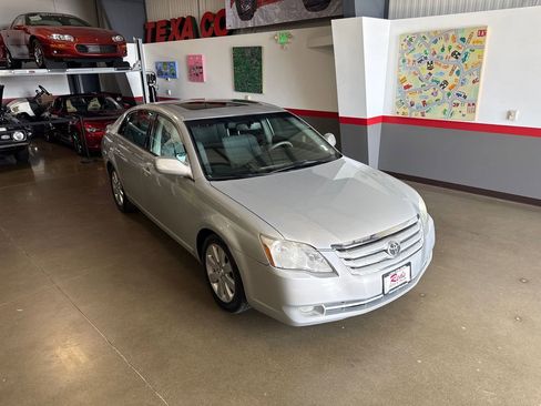Used 2006 Toyota Avalon XLS image 12