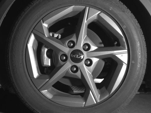 Used 2025 Kia K4 LXS image 12