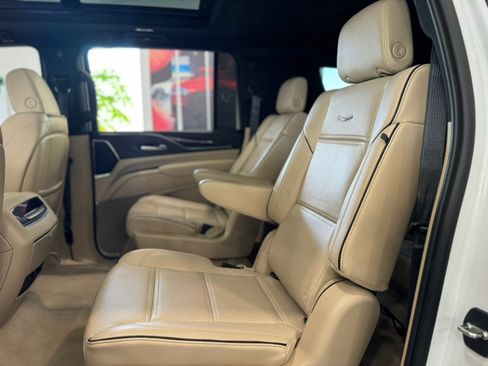 Used 2023 Cadillac Escalade ESV Premium Luxury AWD/4WD image 17