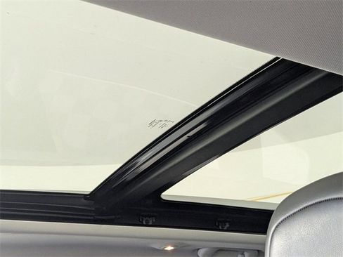 Used 2019 Jeep Cherokee Limited w/ Technology Group image 13