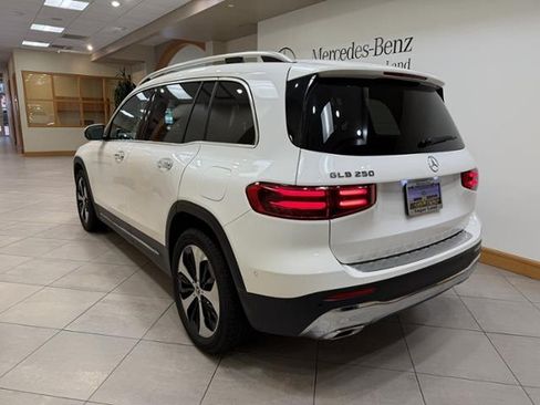 Used 2025 Mercedes-Benz GLB 250 image 3