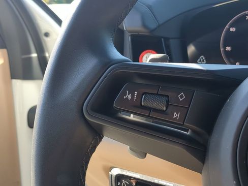 Certified 2025 Porsche Cayenne Base image 34