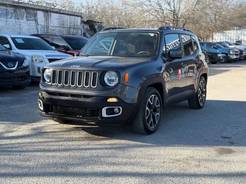Used 2018 Jeep Renegade Altitude FWD image 2
